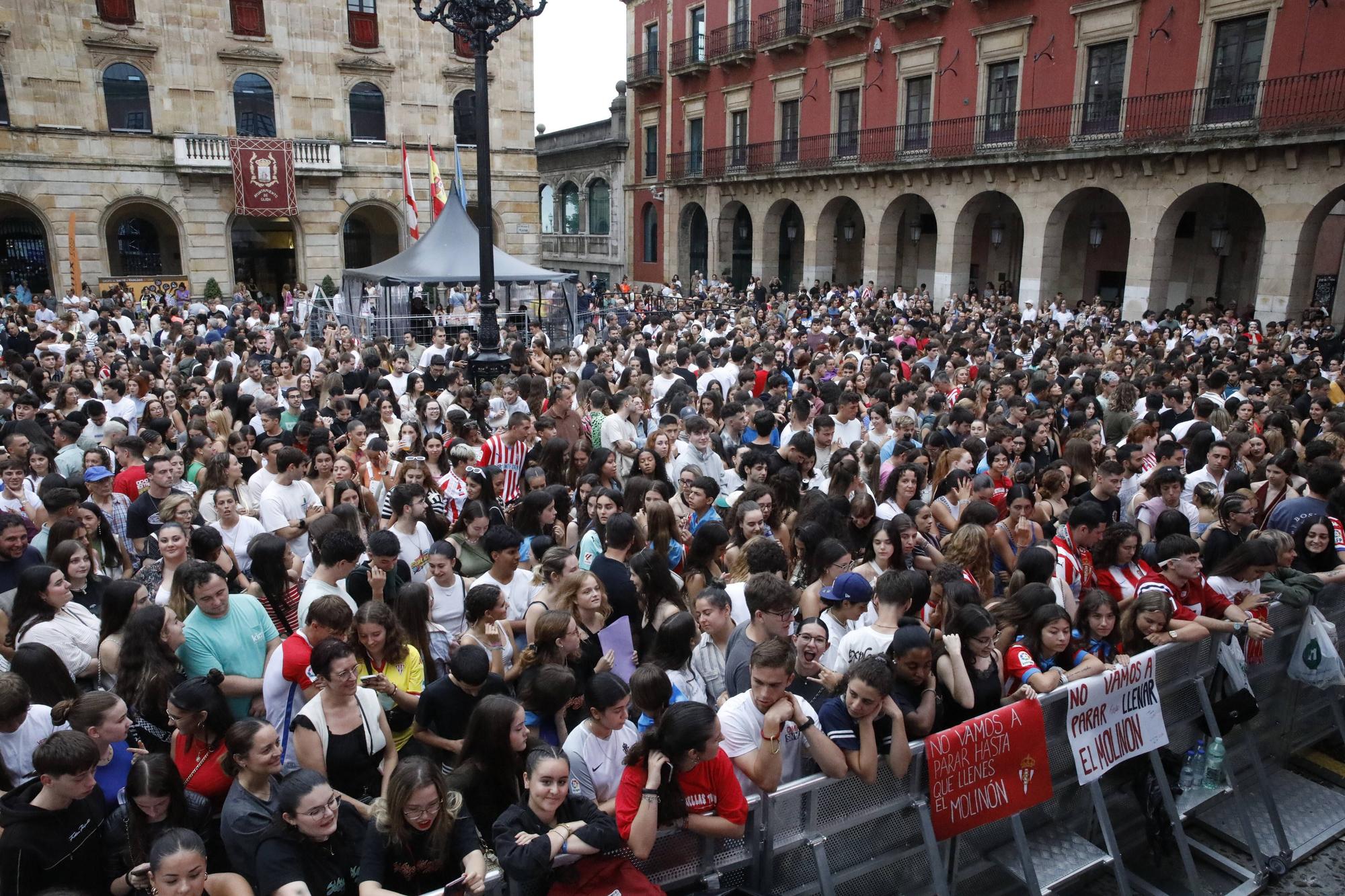 Concierto de Enol en la Plaza Mayor de Gijón