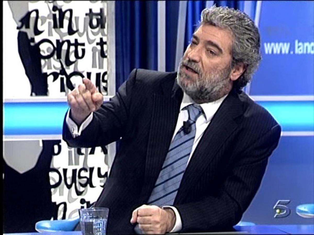 Miguel Ángel Rodríguez, en una de les seves aparicions televisives com a tertulià. Miguel Ángel Rodríguez, en una de les seves aparicions televisives com a tertulià.