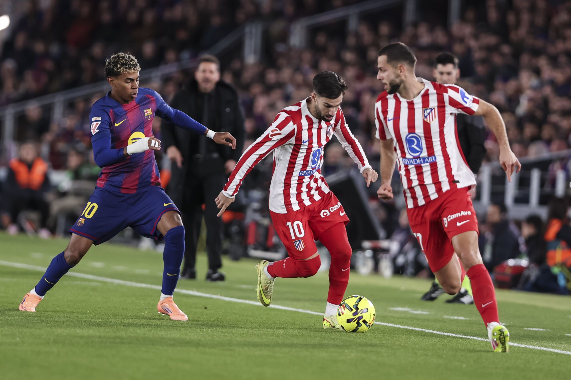 Alex Baena of Atletico de Madrid in action during the Spanish league, La Liga EA Sports, football match played between FC Barcelona and Atletico de Madrid at Spotify Camp Nou stadium on December 02, 2025 in Barcelona, Spain. AFP7 02/12/2025 ONLY FOR USE IN SPAIN. Javier Borrego / AFP7 / Europa Press;2025;SPORT;ZSPORT;SOCCER;ZSOCCER;FC Barcelona v Atletico de Madrid - La Liga EA Sports;