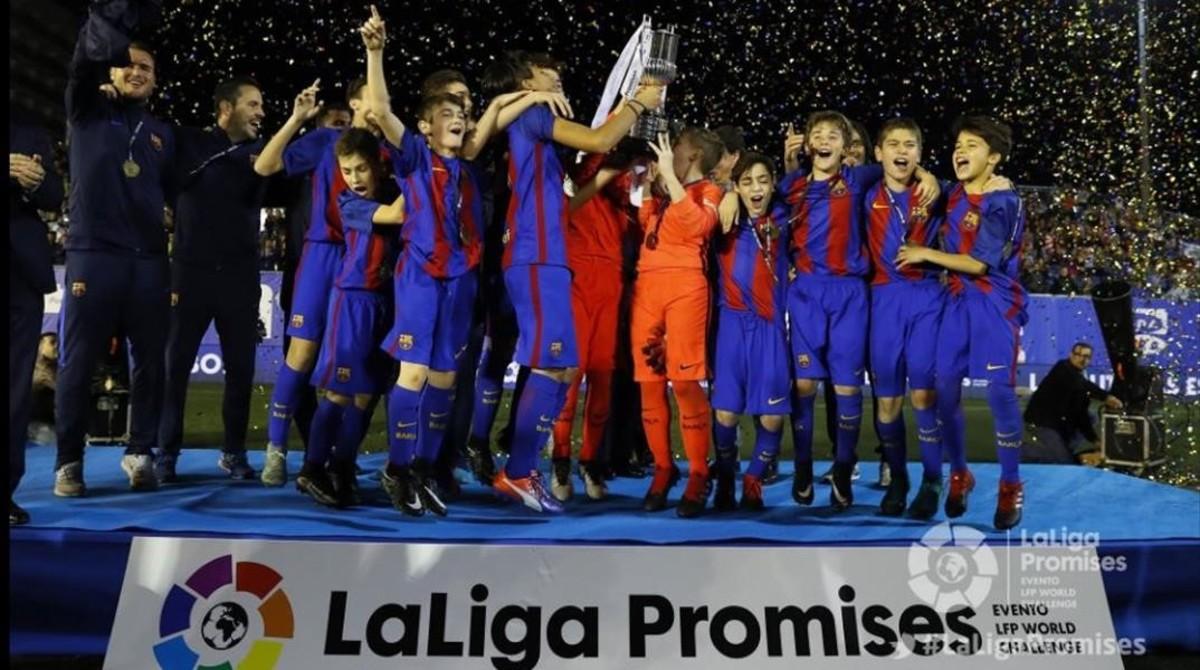 marcosl36721357 el infaltil del f c  barcelona proclamado campeon de la liga161230181406