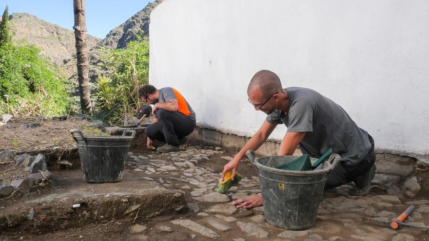 Arqueólogos hallan nuevos elementos del convento de Hermigua