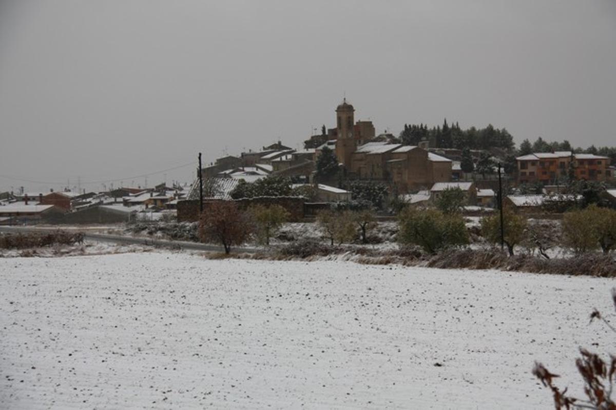 El poble del Vilosell (Garrigues), envoltat de neu.