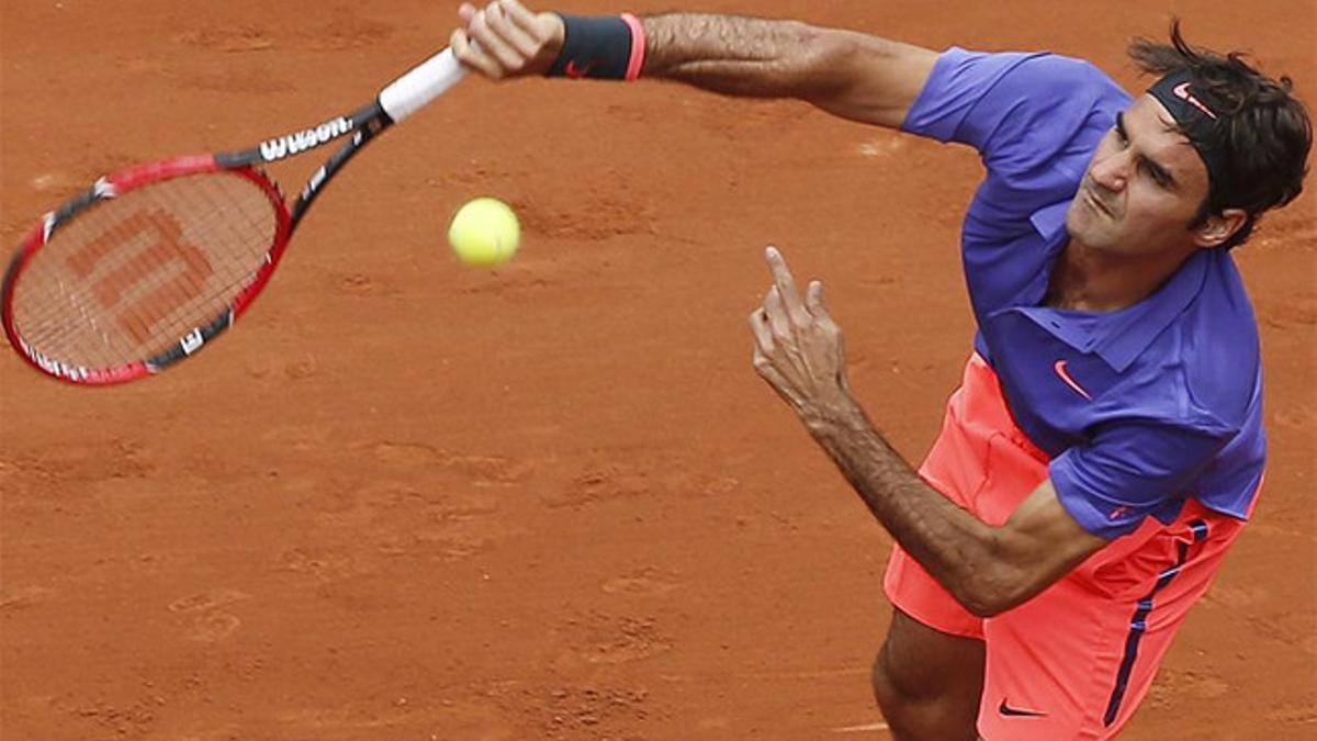 Federer derrotó a Falla en su debut en Roland Garros
