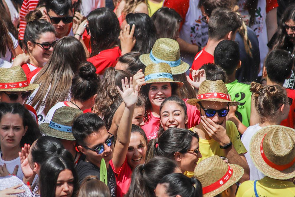 Los catralenses y muchos vecinos de la Vega Baja estallan en alegría y fiesta para iniciar las celebraciones de San Juan con el chupinazo