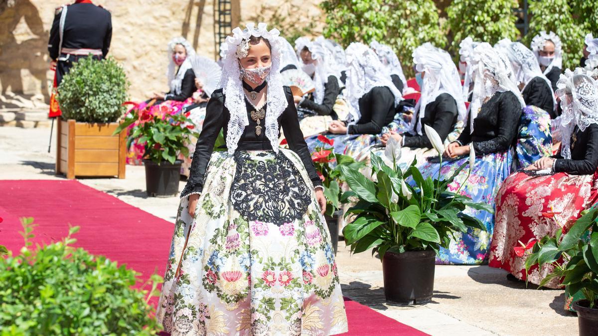 Las 82 candidatas a Bellea del Foc Infantil se reúnen en el Castillo de Santa Bárbara