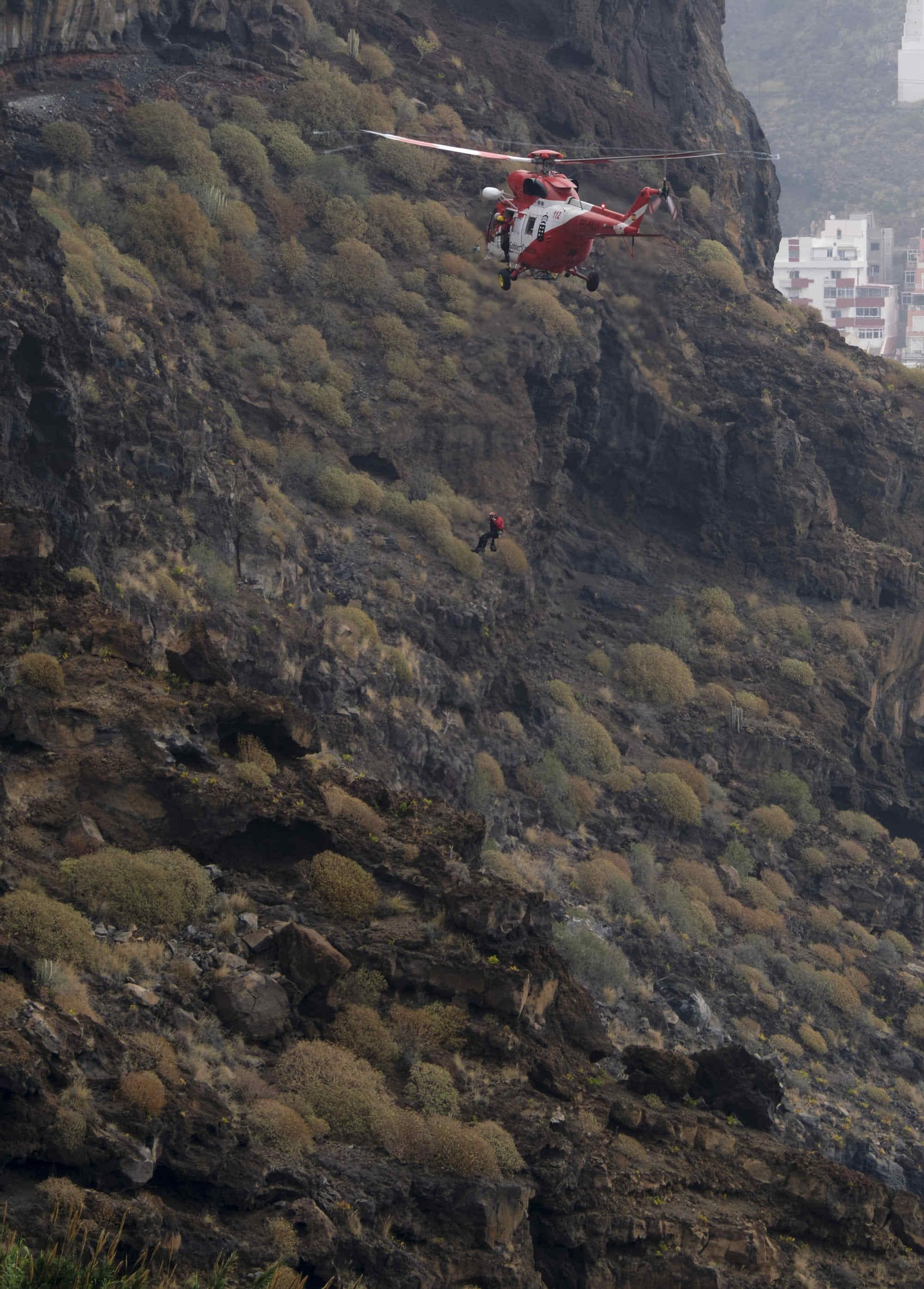 Rescate de los cadáveres de un padre y su hija en Barranco Hondo, en Candelaria