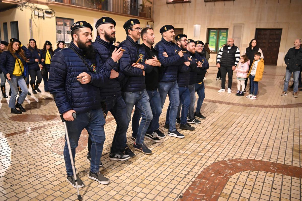 Los Moros y Cristianos desfilan por las calles de Elche en la Entraeta del Mig Any Los Moros y Cristianos desfilan por las calles de Elche en la Entraeta del Mig Any