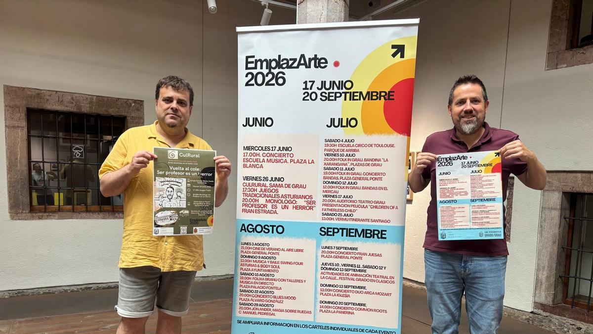 Desde la izquierda, Gustavo García, coordinador de Cultura del Ayuntamiento, y el edil Diego García con los carteles del evento.