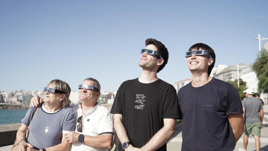 Llegó el día: A Coruña se vuelca con el eclipse con un amplio dispositivo de seguridad y movilidad