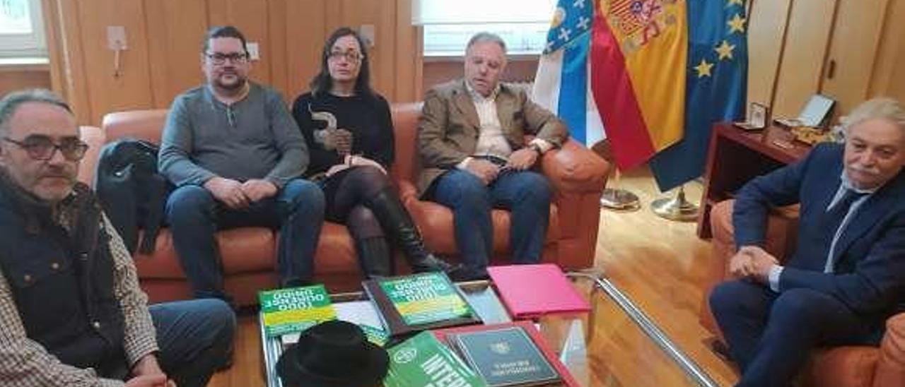 Reunión entre el subdelegado y la plataforma. // FdV