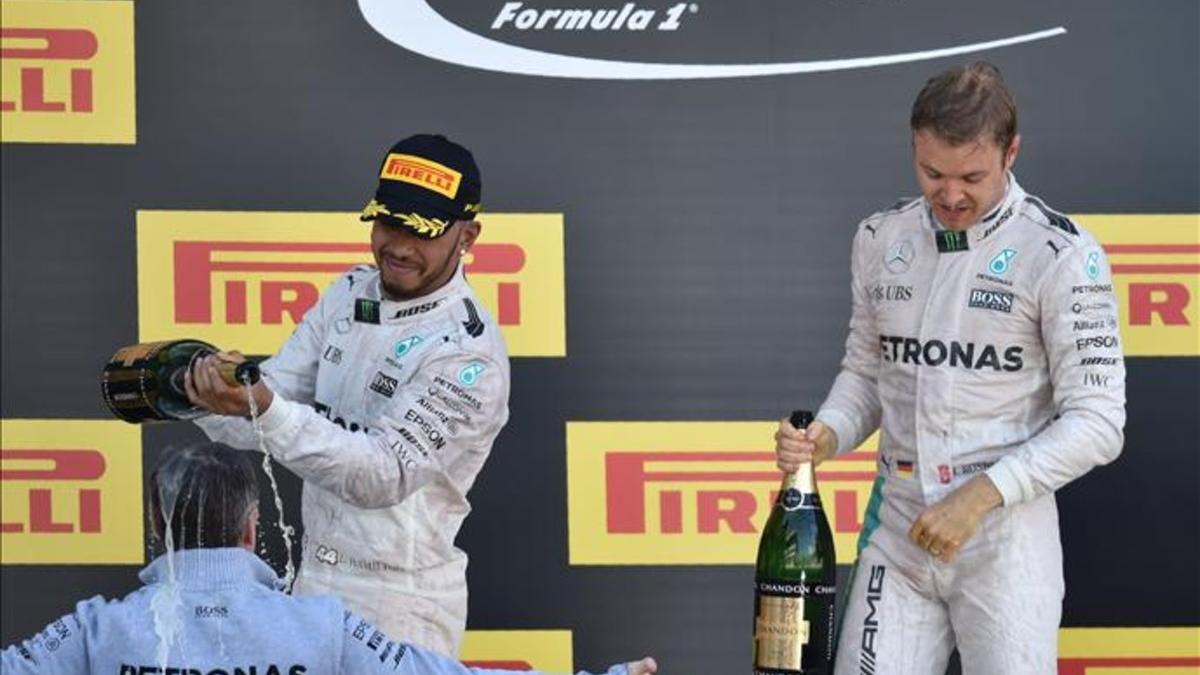 Rosberg y Hamilton, en el podio de Rusia