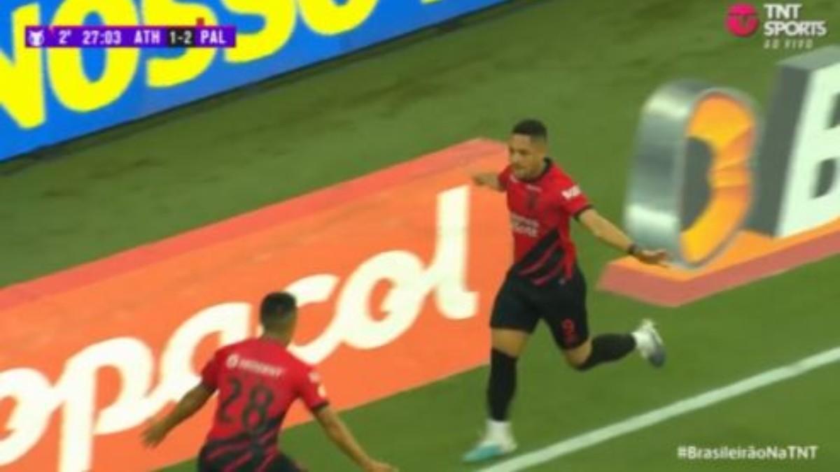 Vitor Roque responde a Endrick con otro gol