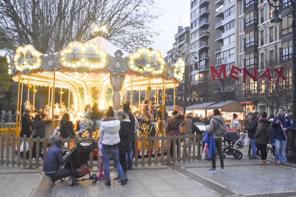 Mercadillo Navideño y pista de hielo