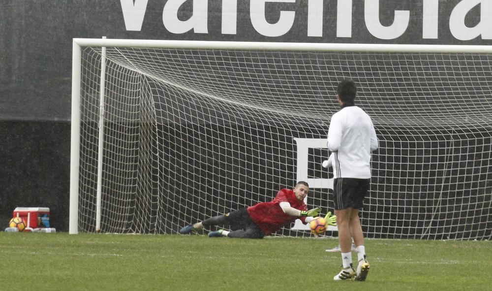 Las mejores imágenes del entrenamiento del Valencia de este domingo