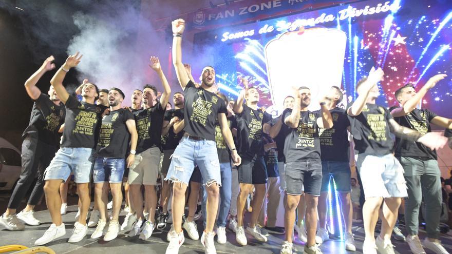 Reina la euforia en las calles de Elda: Así fue la fiesta de celebración por el ascenso a segunda división