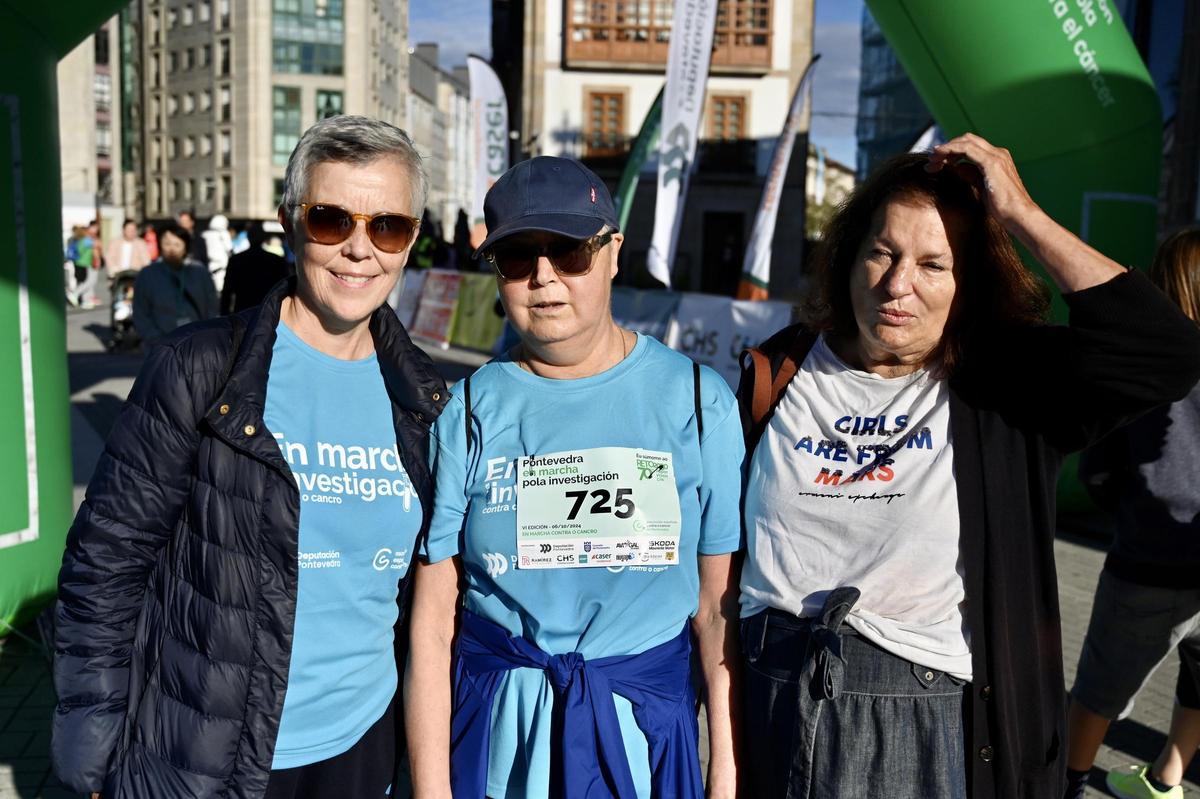 Margarita, Teresa y María José en el inicio de la marcha.