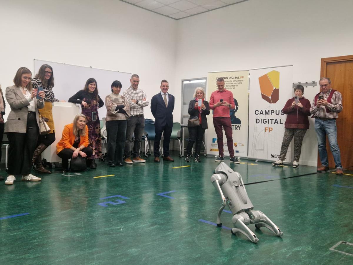 Uno de los Dogbots del proyecto coordinado por el Campus Digital para su aplicación en el sector sociosanitario.