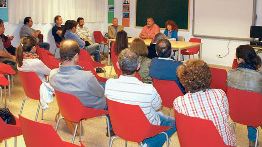 Los comerciantes reunidos en asamblea el pasado lunes en el edificio Miquel Capllonch.