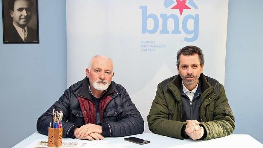 Constantino Regueira y Xosé Magariños, ayer, en la sede del BNG. // Bernabé/J. Carlos Asorey