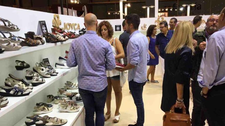 Un centenar de empresas de la provincia participan en la feria de calzado de Madrid