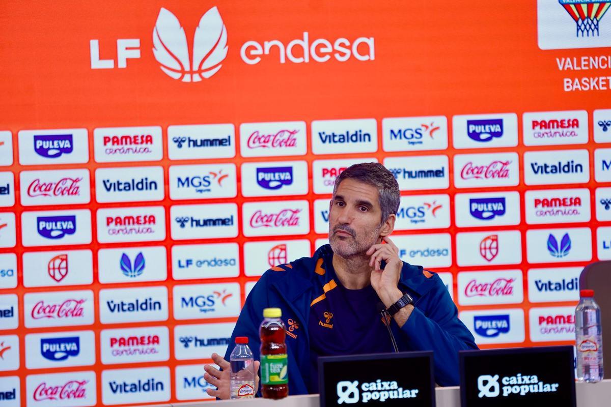 Rubén Burgos, en rueda de prensa.