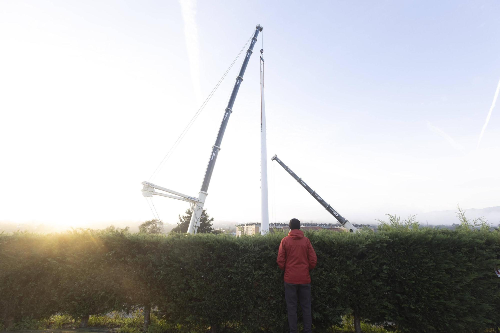 EN IMÁGENES: Así fue la instalación del mástil de 55 metros en las obras de la entrada de Oviedo