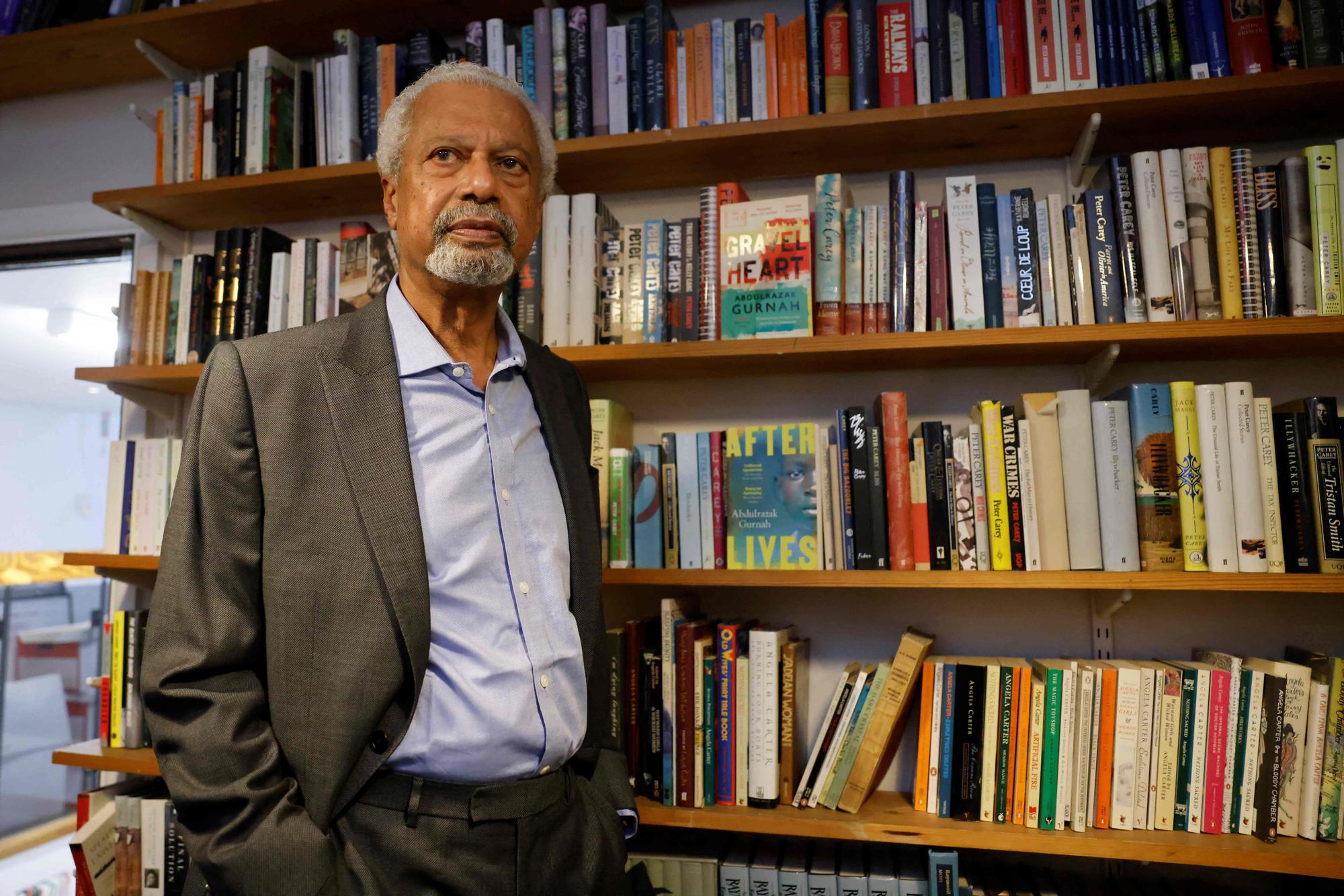 Abdulrazak Gurnah, antes de atender la conferencia de prensa del Premio Nobel el pasado octubre.