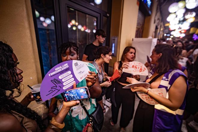 Una presunta agresión sexual a unas chicas empaña el tramo final de la Fiesta Mayor de Gràcia