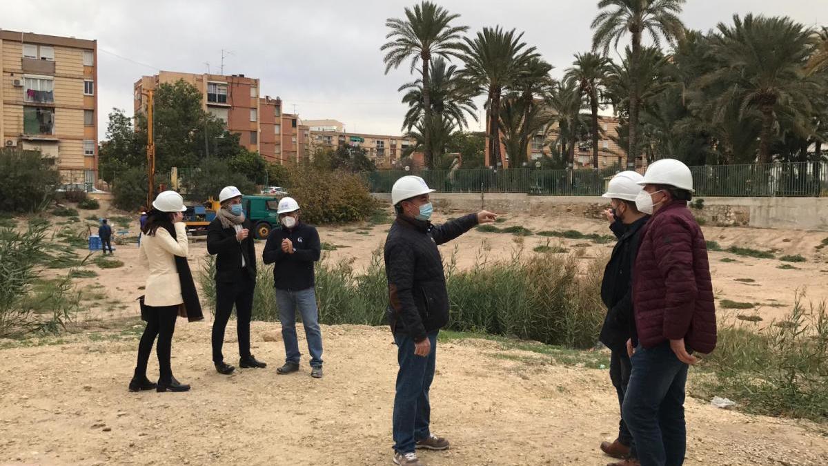 El promotor López Rejas supervisa las obras.