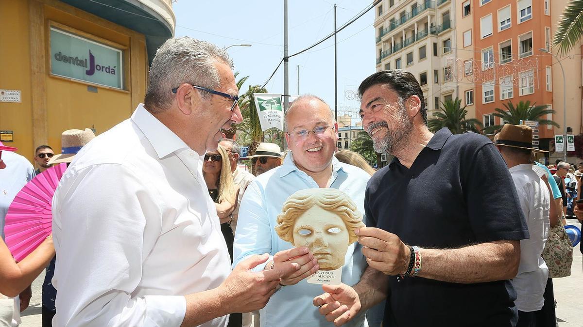Toni Pérez, Miguel Tellado y Luis Barcala, en Alicante.