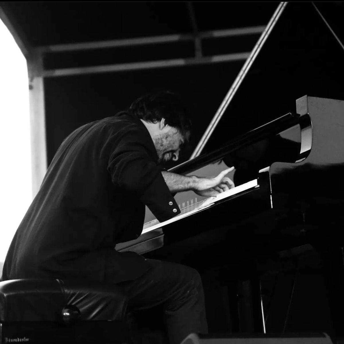 El pianista Sunil López abre con su trío la jam session en concierto.