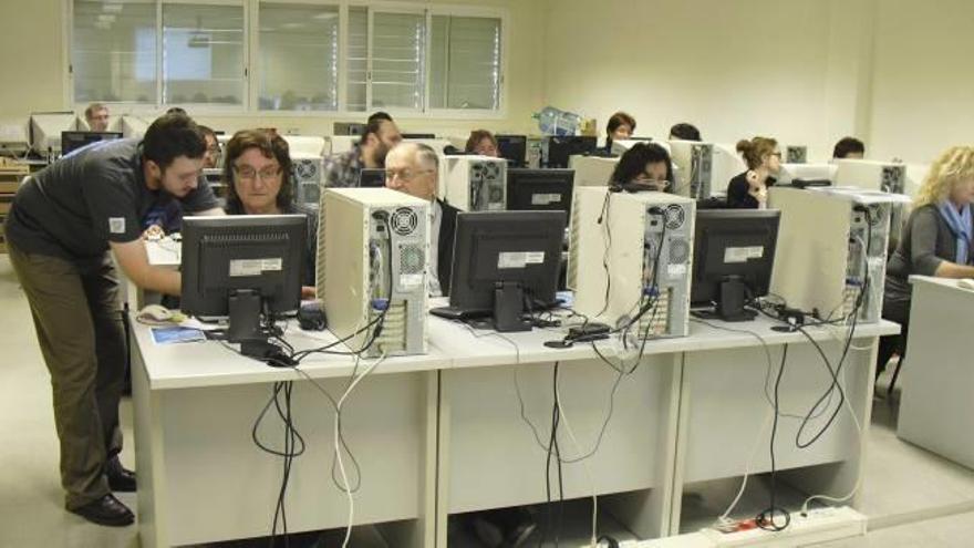 Curs d&#039;informàtica al telecentre de Berga, fa uns anys