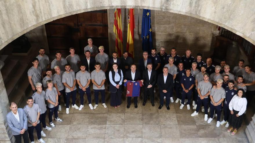 cibe al Eldense en el Palau tras su ascenso a Segunda