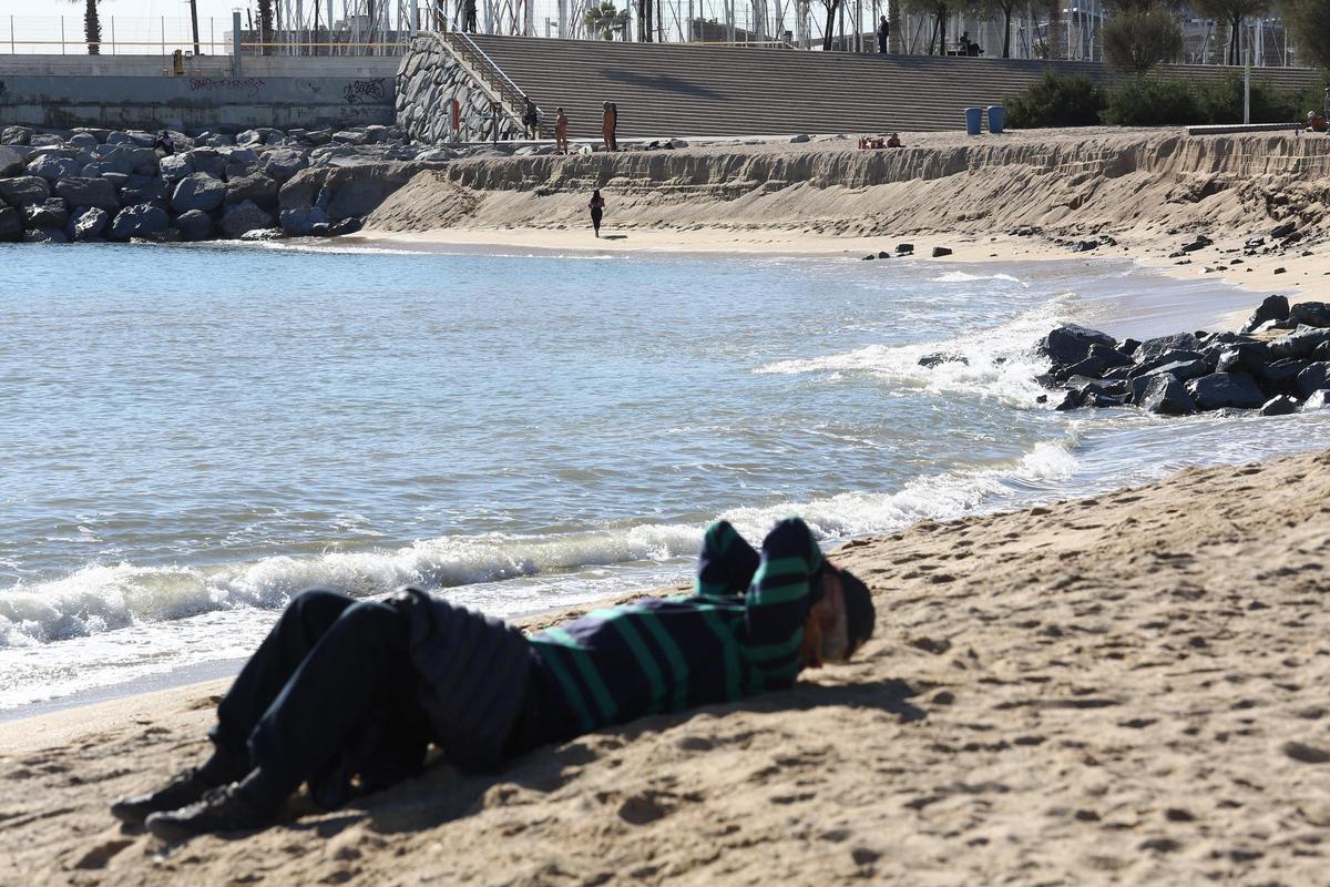 Algunas playas de Badalona pierden arena tras el temporal