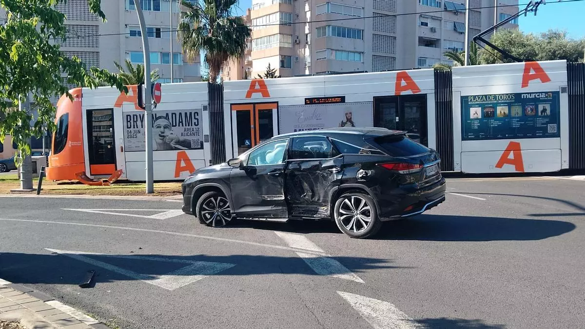 Colisión en el TRAM de Alicante obliga a interrumpir el servicio de la Línea 4