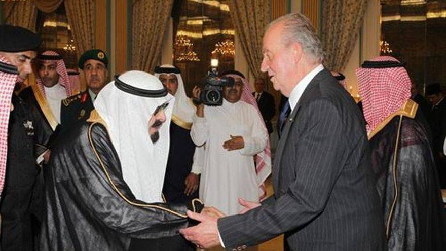 El Rey, primer líder extranjero que presenta sus condolencias al monarca saudí