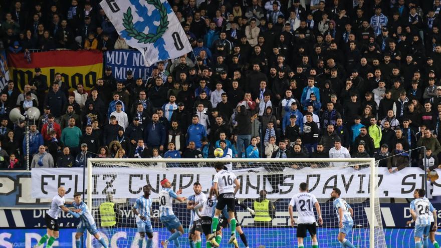 Imagen del último encuentro en La Rosaleda frente al Racing de Santander.