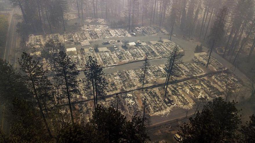 California eleva a más de mil los desaparecidos en los incendios