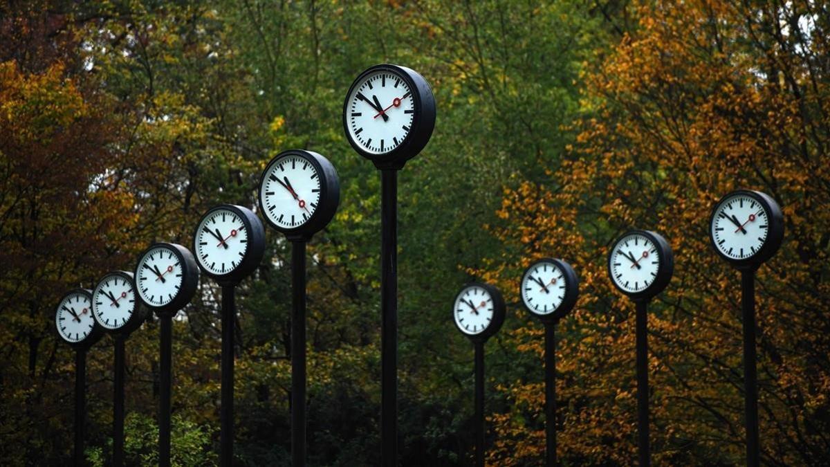 zentauroepp55546970 topshot   clocks of the art installation  zeitfeld   time fi201023143654