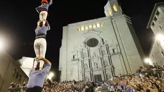 Els Marrecs pugen el pilar de 4 per les escales de la Catedral de Girona