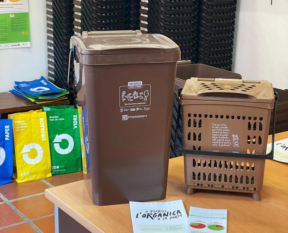 Uno de los contenedores marrones de Potries.