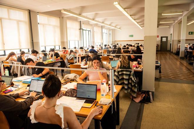 Así viven los estudiantes de A Coruña la cuenta atrás para la Selectividad