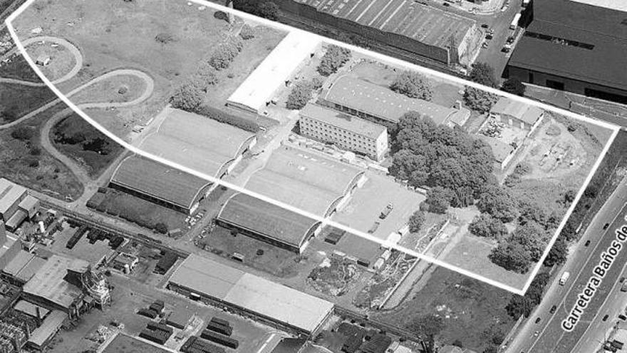 Vista aérea del antiguo cuartel de Automóviles en el polígono de A Grela. / la opinión
