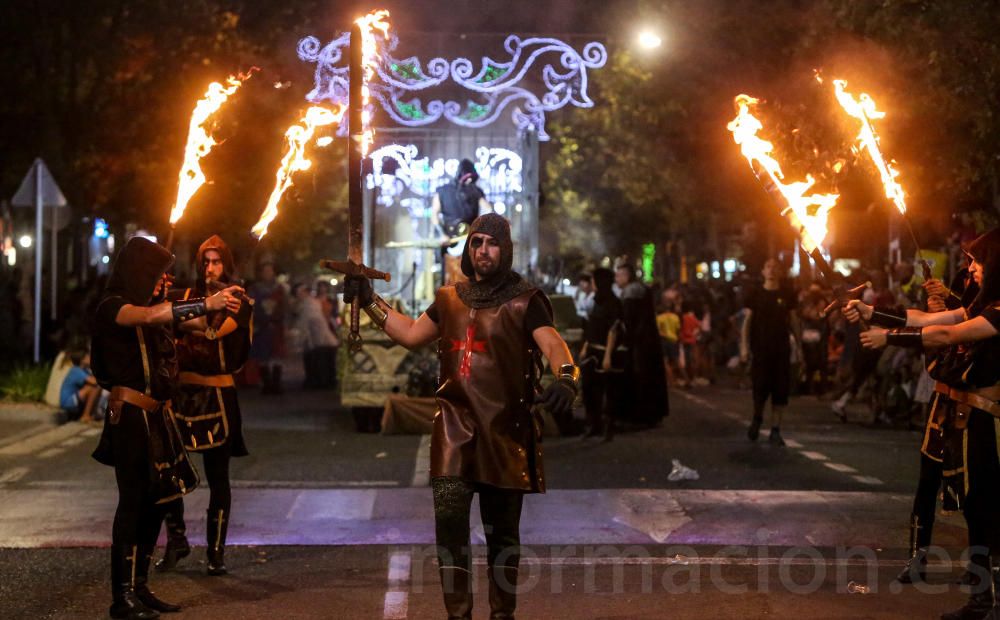 El municipio celebró su llamativa Gran Cabalgata de Disfraces dentro de los actos de las Fiestas de Agosto en honor a la Virgen de la Asunción