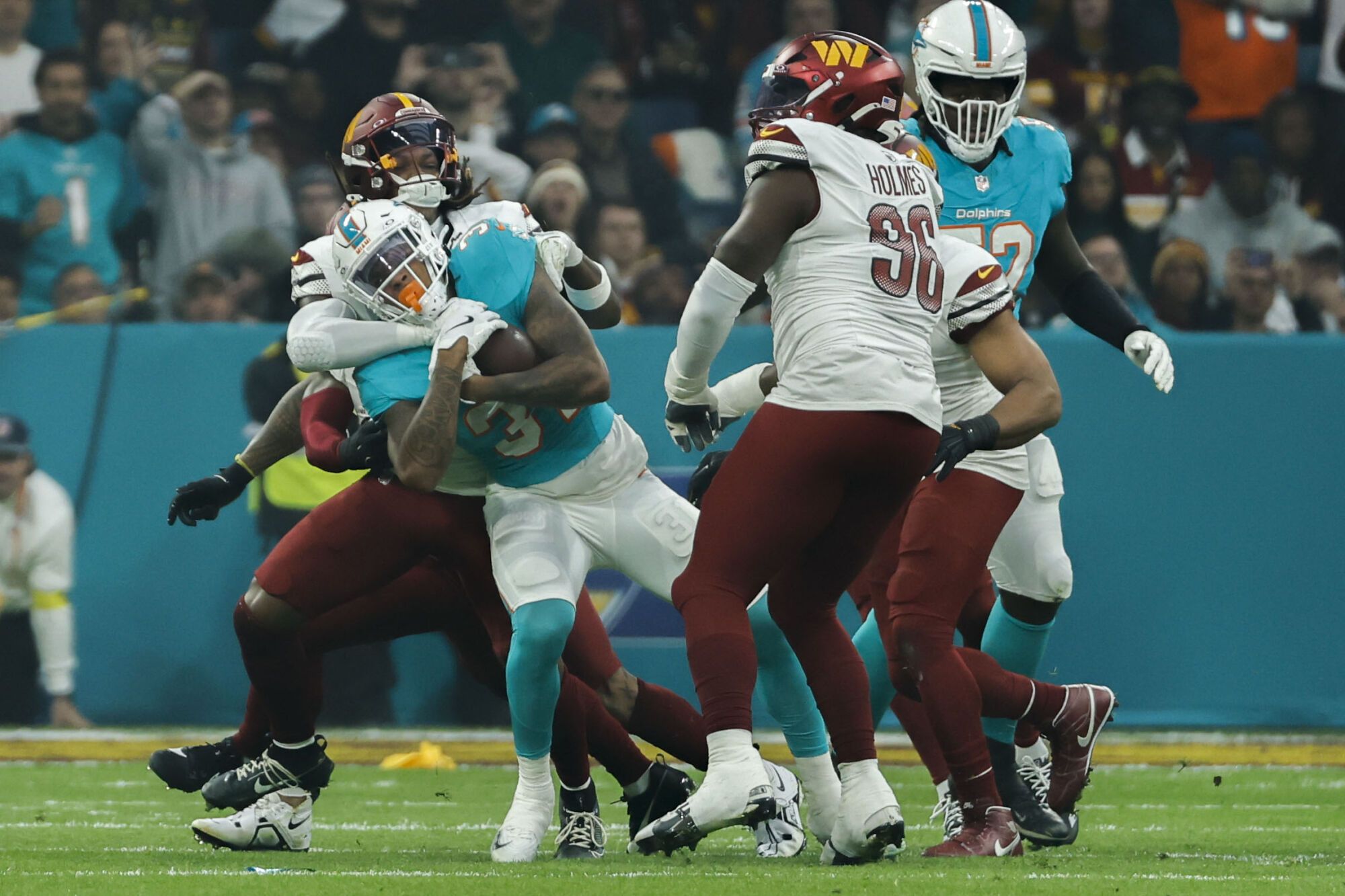 NFL MADRID GAME | Miami Dolphins conquista el Bernabéu en la prórroga y se  lleva el debut de la NFL en España