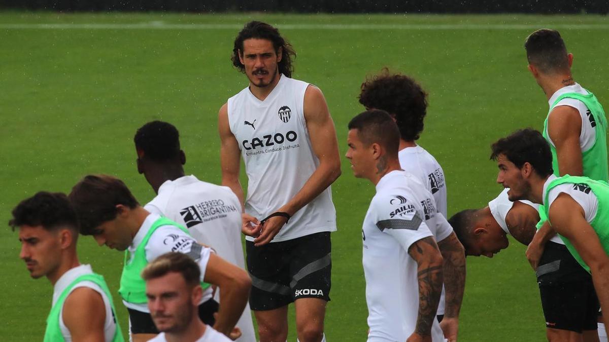 Cavani durante el último entrenamiento antes del duelo contra el Celta