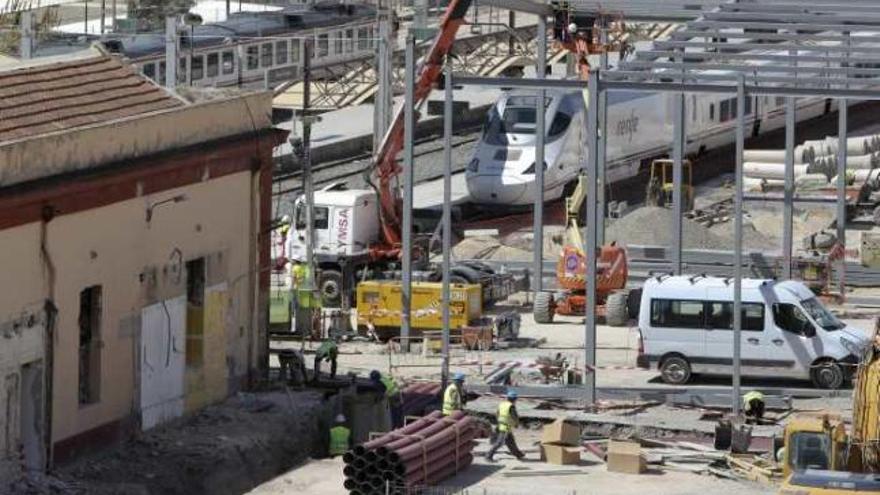 Imagen tomada ayer de las obras de la futura terminal del AVE.