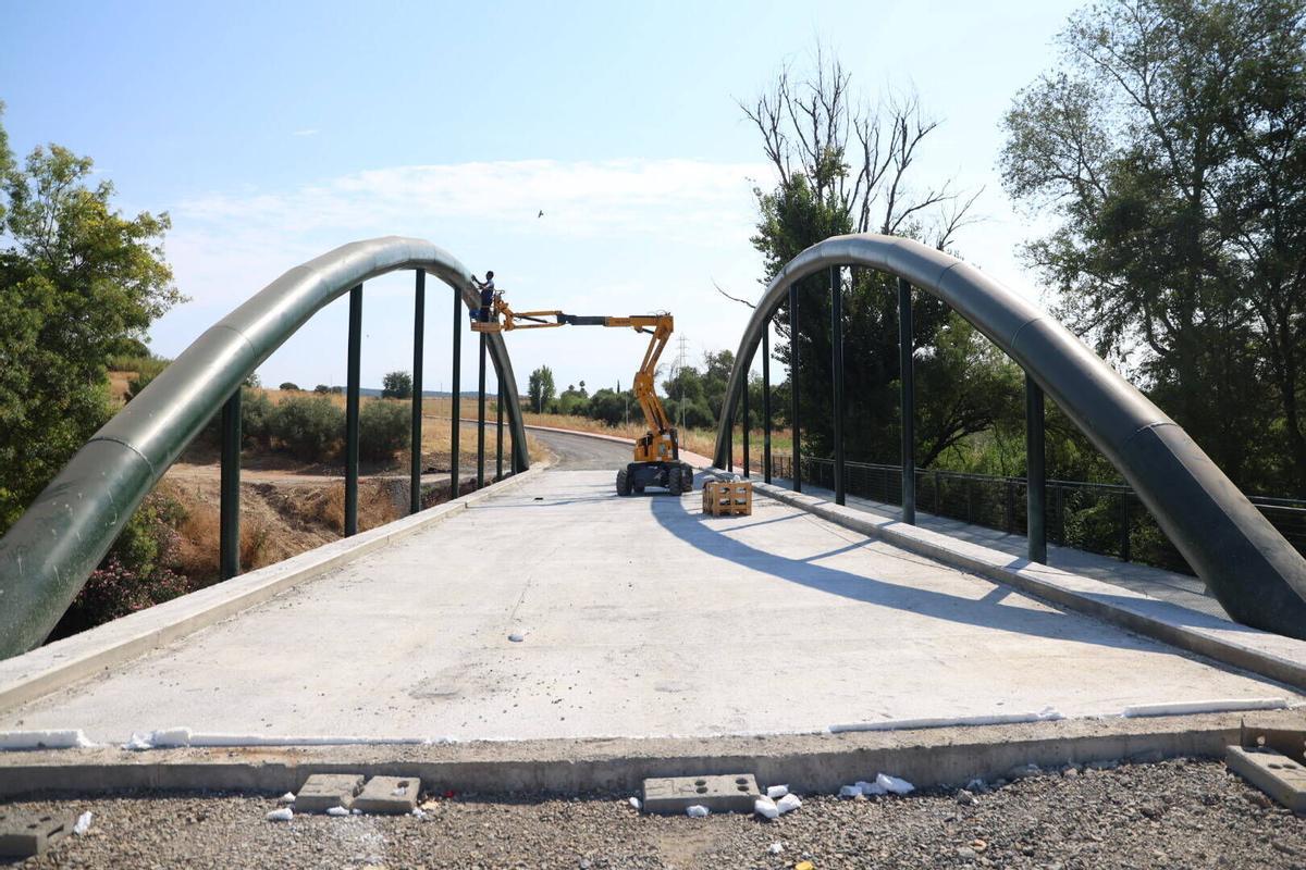 Cordoba, alcolea, nuevo puente de alcolea que conecta alcolea con la urbanización el sol