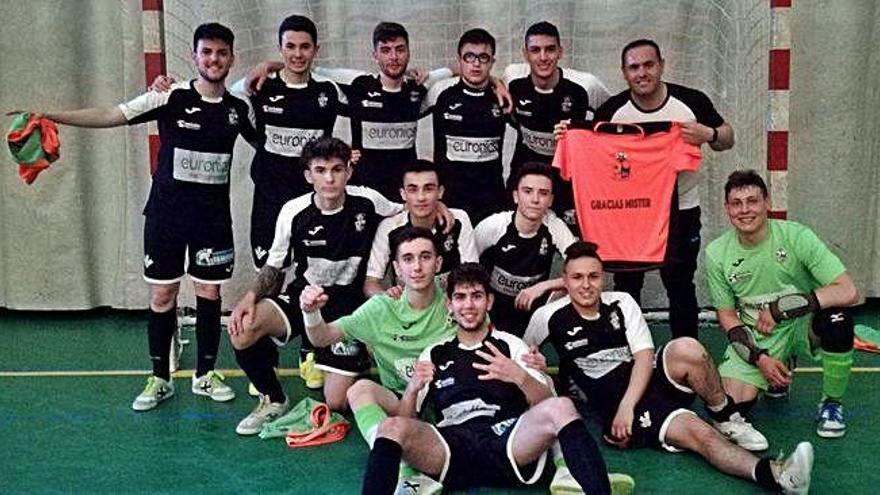 Los juveniles del River Zamora posan tras vencer al Segovia y conseguir el subcampeonato.