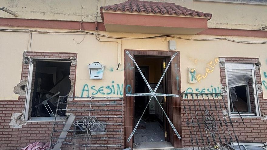 Detenido un menor de 15 años como autor de la muerte de un joven de 17 en Isla Mayor: los vecinos vandalizan su casa
